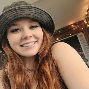 Meet your Posher, Becca